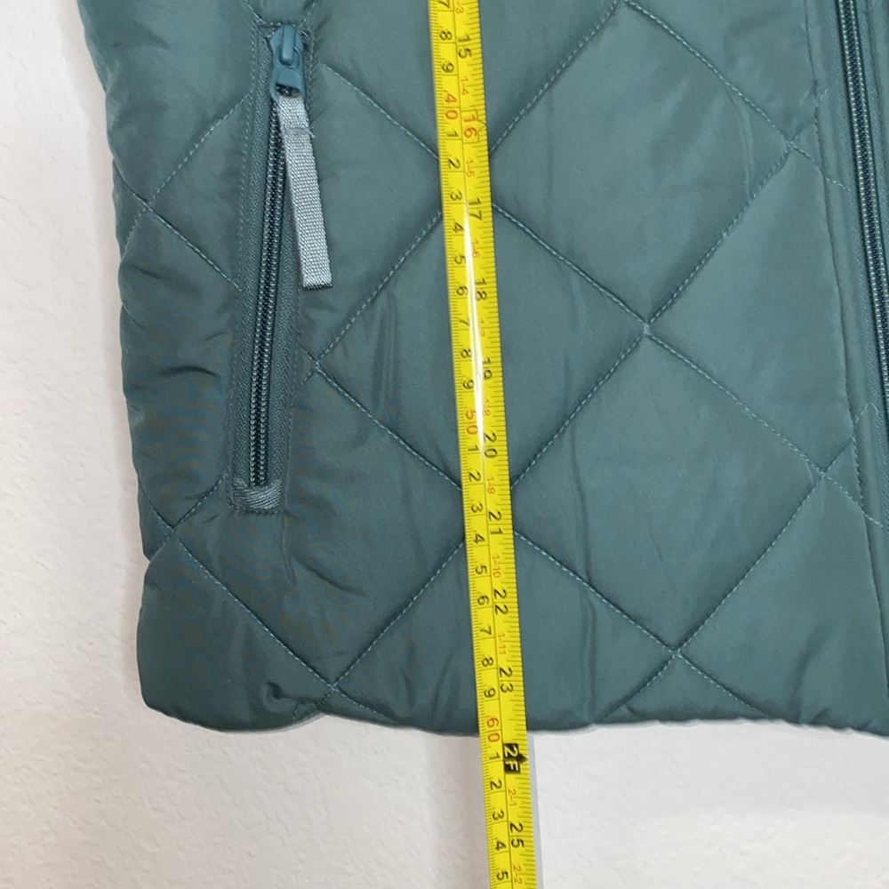 🪿Vera Bradley Full Zip Quilted Vest in Sage Green with floral print! - Picture 9 of 16